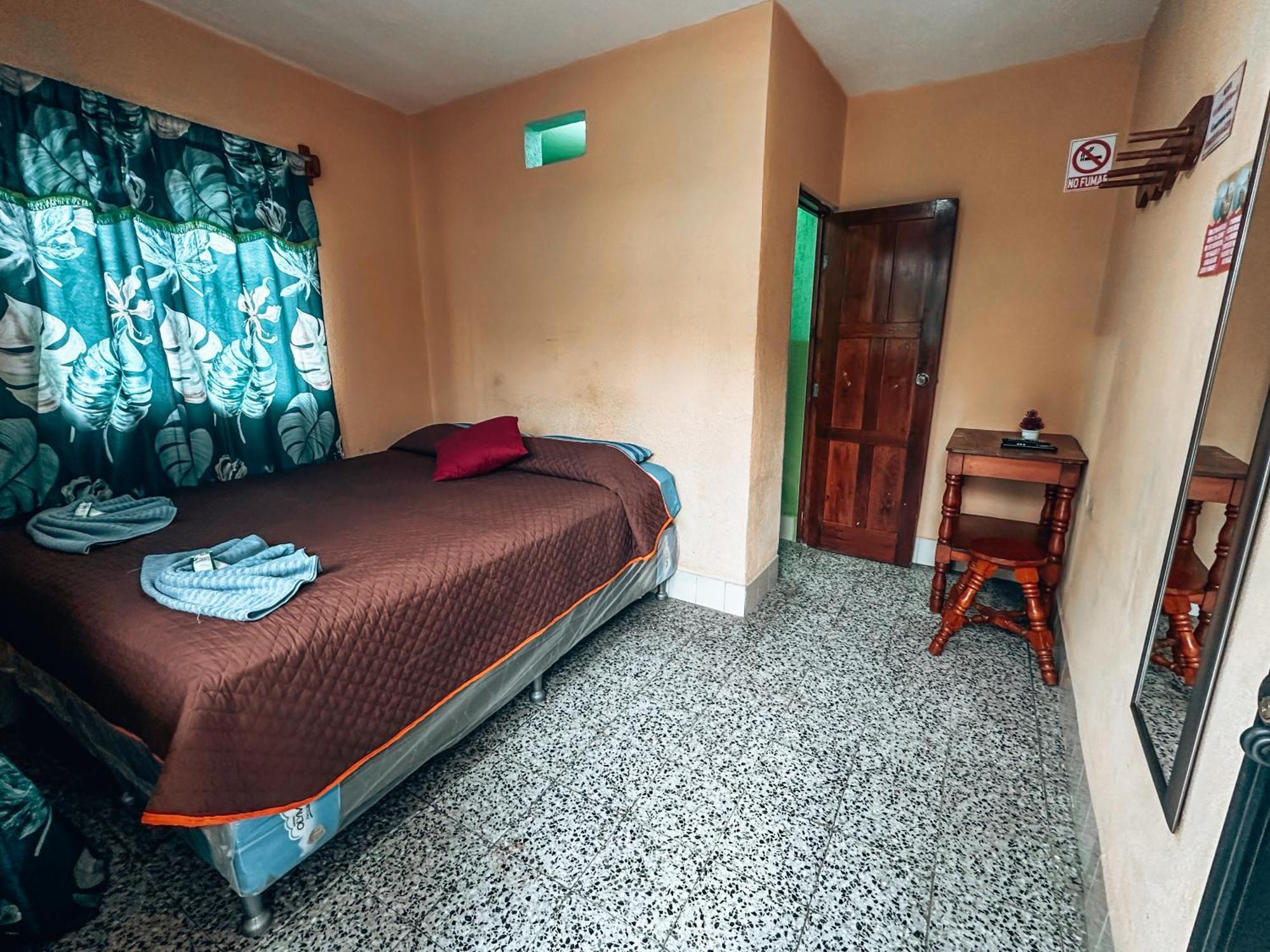 Hostal Sweet Dreams Panajachel Exterior photo